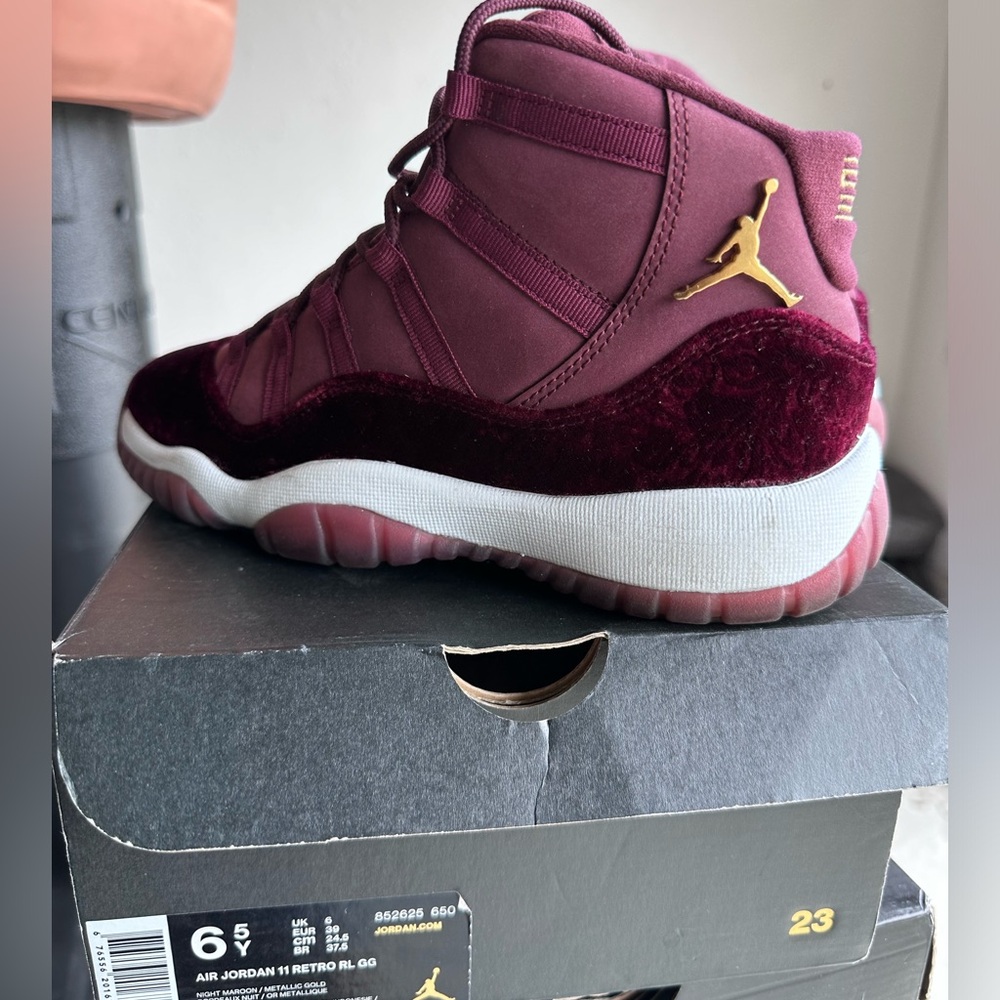 Jordan Kids Sneakers in Burgundy and Gold